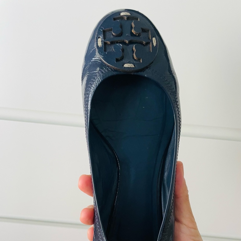 Tory Burch navy blue patent leather flats